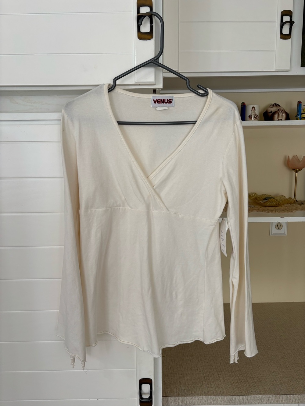 Vintage White flared long sleeve shirt with a V-neckline